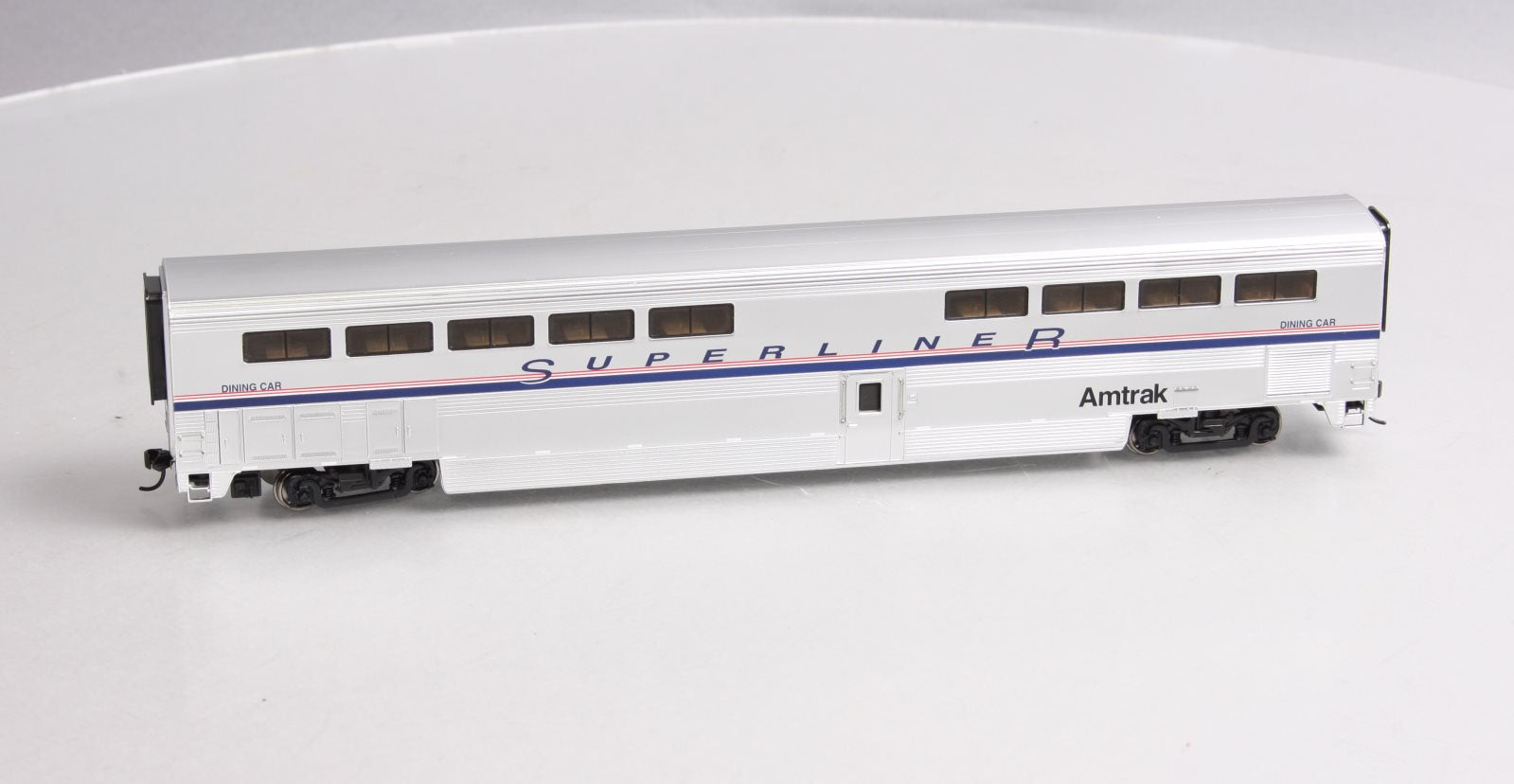 Walthers 920-12031 HO Amtrak 85' Pullman-Standard Superliner Diner Phase III