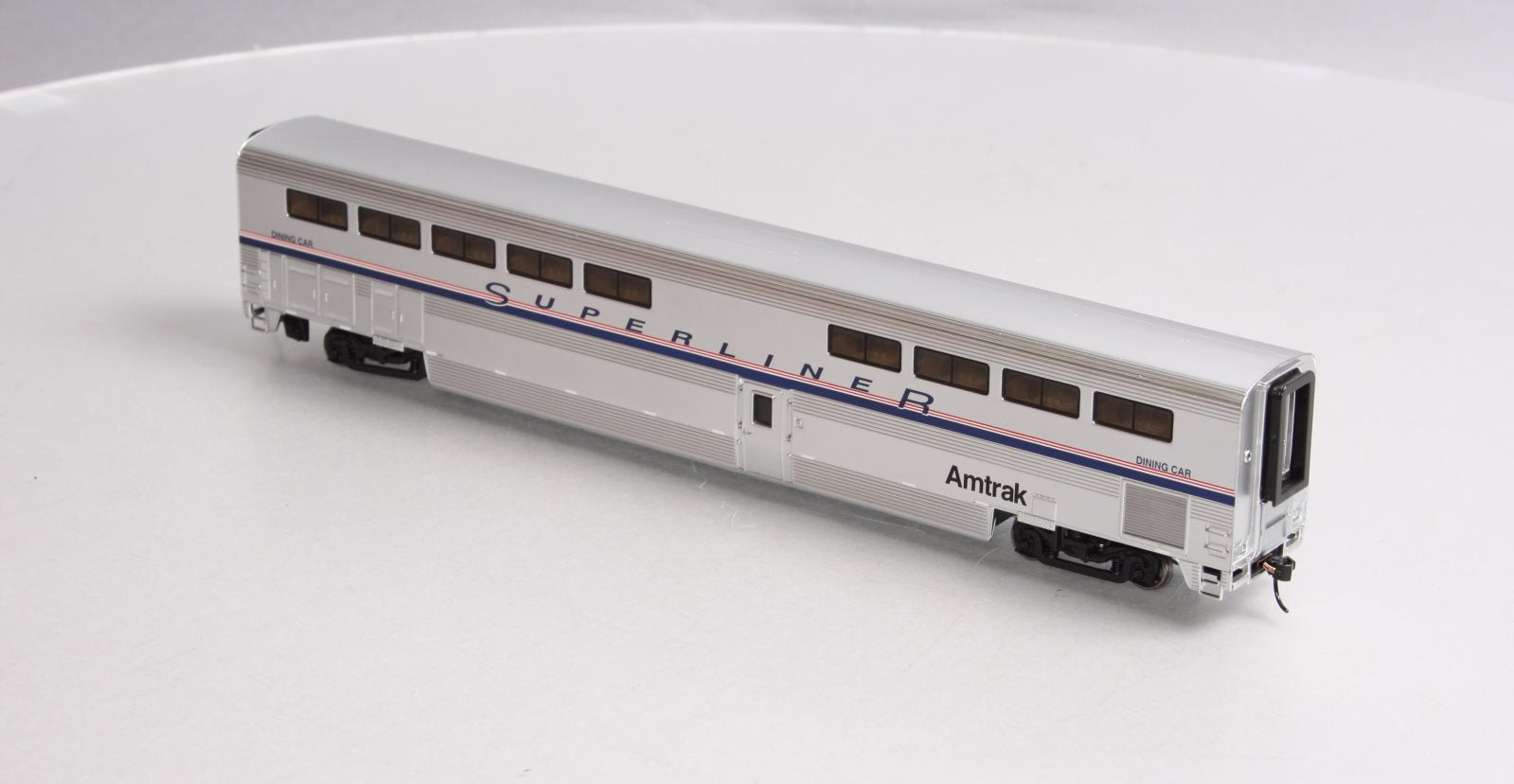 Walthers 920-12031 HO Amtrak 85' Pullman-Standard Superliner Diner Phase III