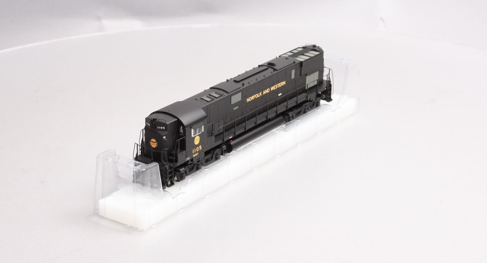 Bowser 24014 HO Norfolk & Western High Hood Black ALCO C-628 #1105