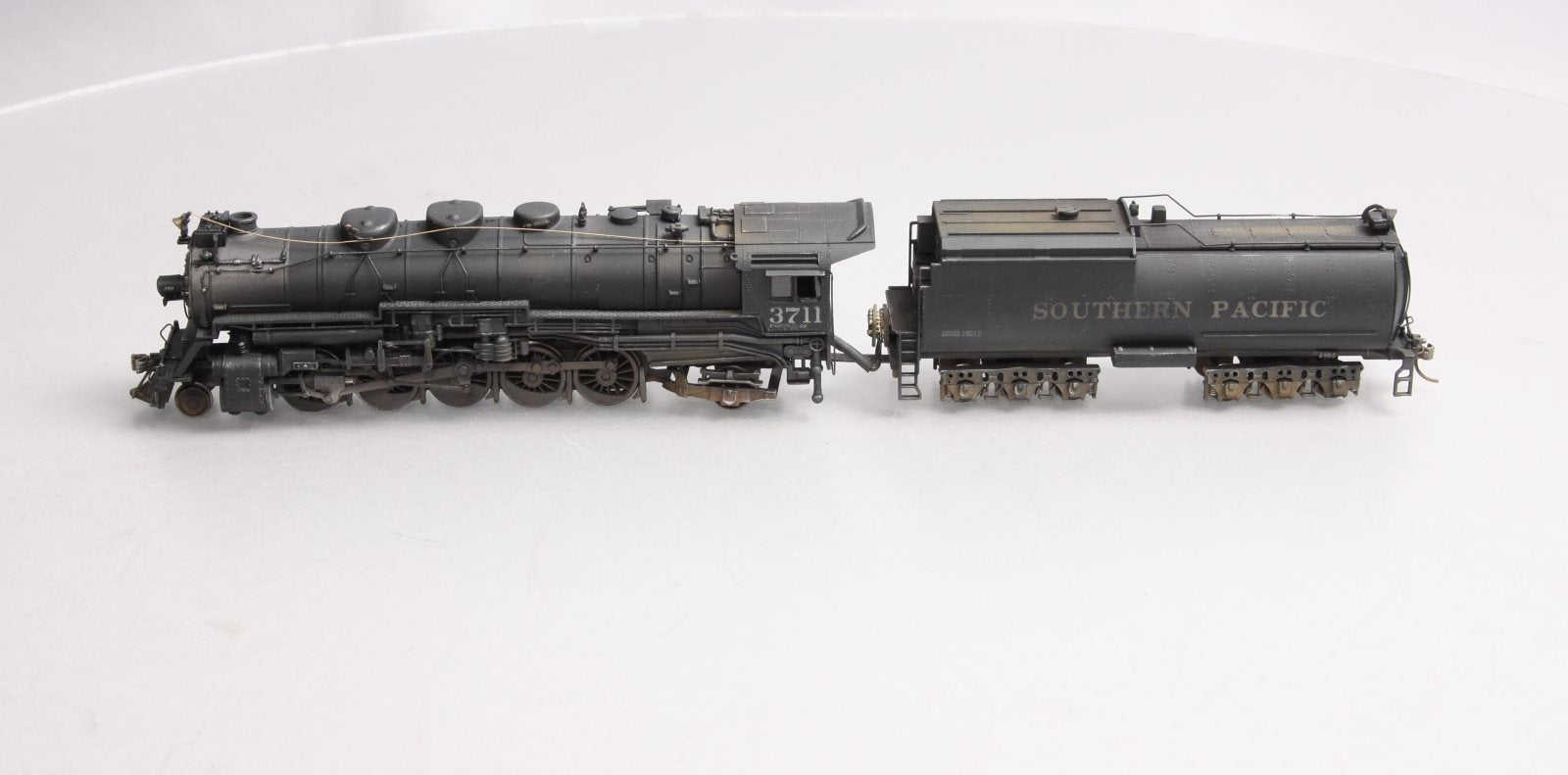 IHC 23416 HO Scale Southern Pacific 2 10 2 Steam Locomotive Tender Trainz