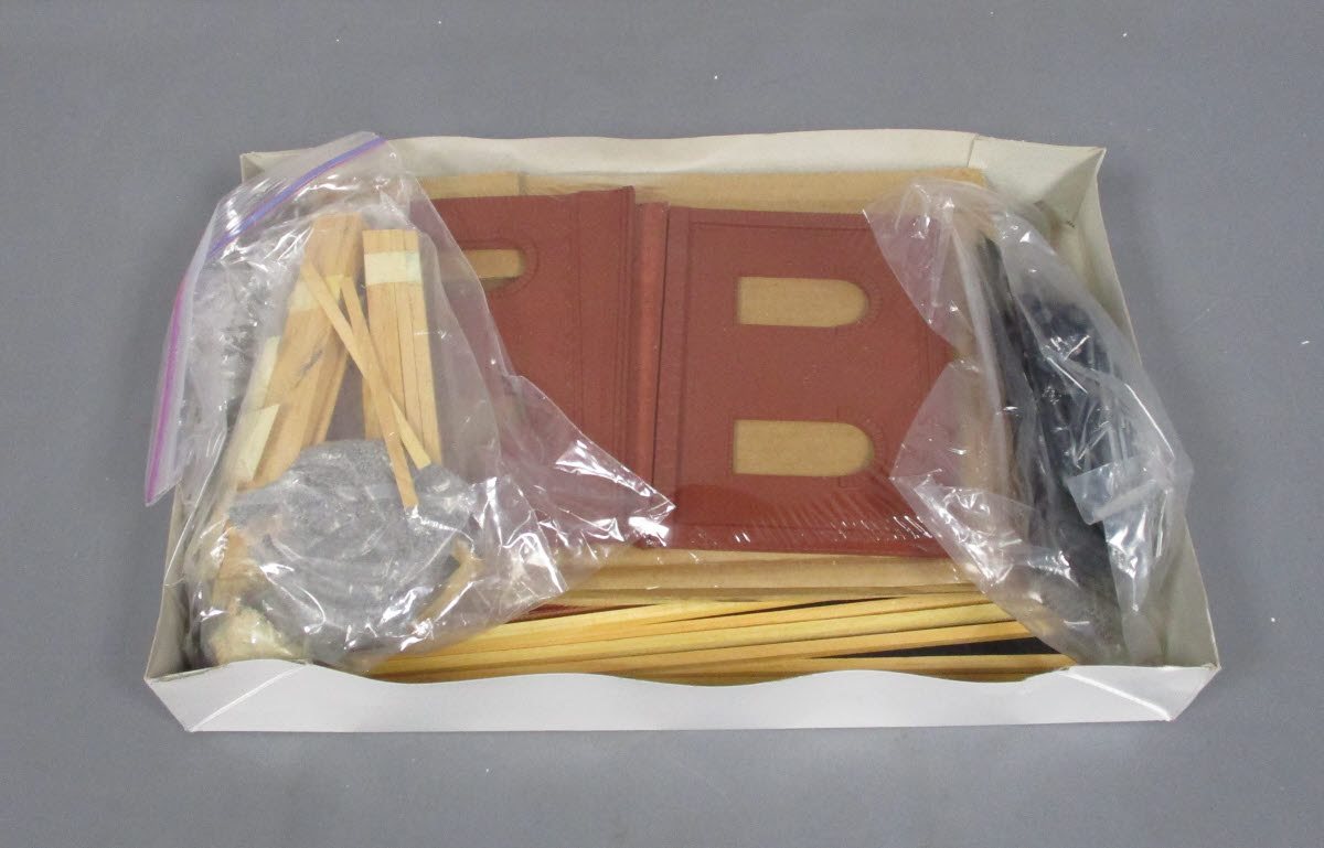Korber 320 O Gauge Three Stall Roundhouse Plastic Building Kit