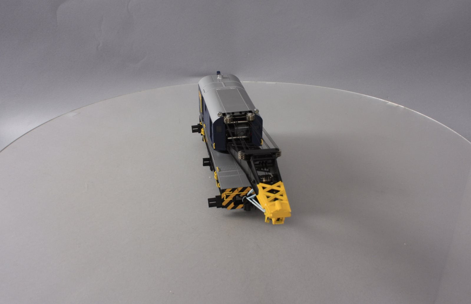 Lionel 6-81883 O Gauge CSX Command Control Crane with Legacy