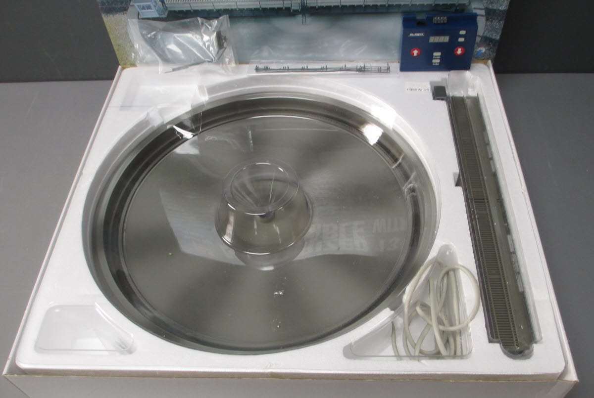 Walthers 933-2850 HO Scale  Motorized 130' Turntable with DCC