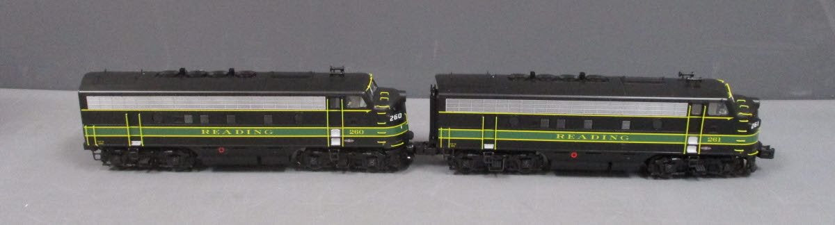 Lionel 6-85211 Reading Legacy F3 AA Diesel Locomotive Set #260A/261A