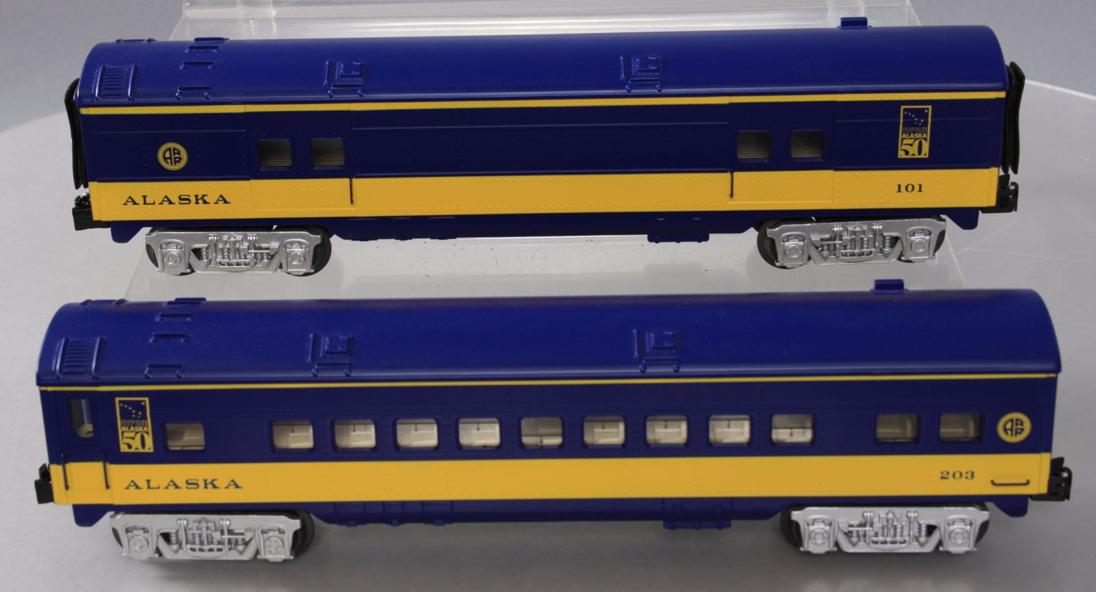 RMT 93133-1 O Alaska Streamliner Passenger Baggage & Coach Car (Set of 2)