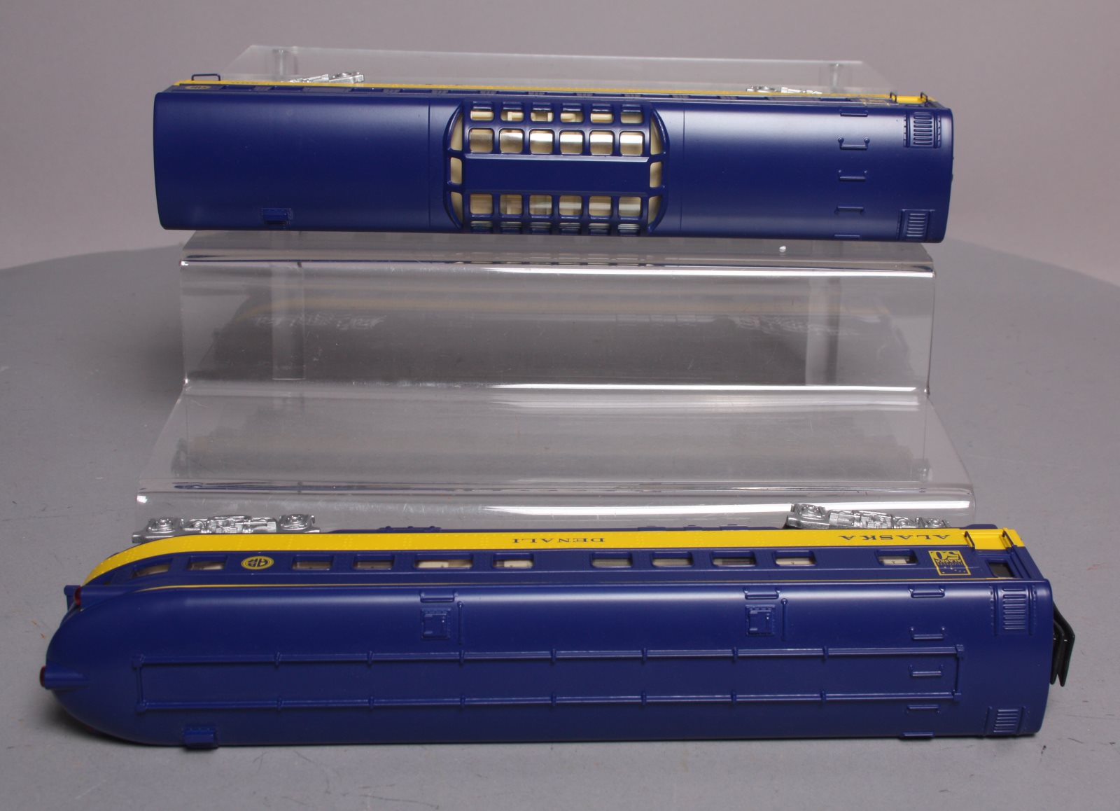 RMT 93133-2 O Alaska Streamliner Passenger Dome & Observation Car (Set of 2)