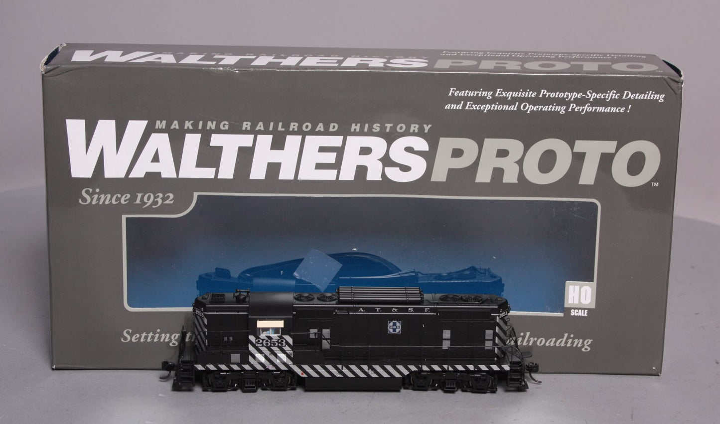 Walthers 920-42101 HO Atchison Toepaka Santa Fe EMD GP-7 Diesel with DCC #2653