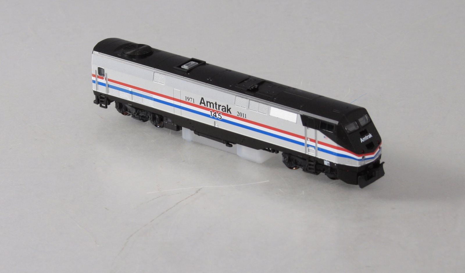 Kato 176-6021 N Amtrak/Ph III 40th Anniv Genesis P42 Diesel Locomotive #145