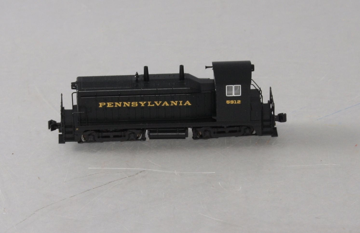Kato 176-4362 N Scale PRR NW2 Diesel Switcher #5912