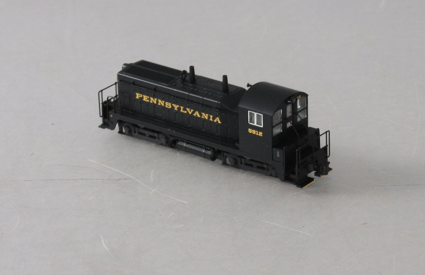 Kato 176-4362 N Scale PRR NW2 Diesel Switcher #5912