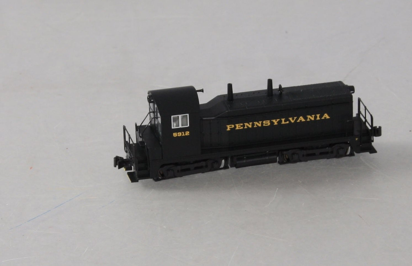 Kato 176-4362 N Scale PRR NW2 Diesel Switcher #5912
