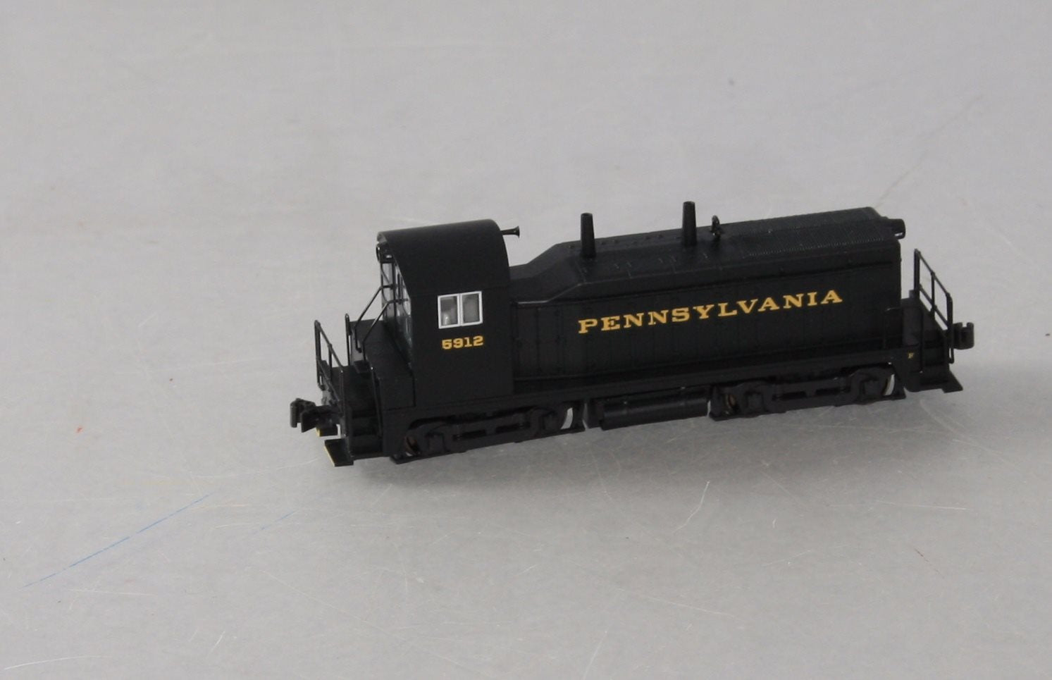Kato 176-4362 N Scale PRR NW2 Diesel Switcher #5912