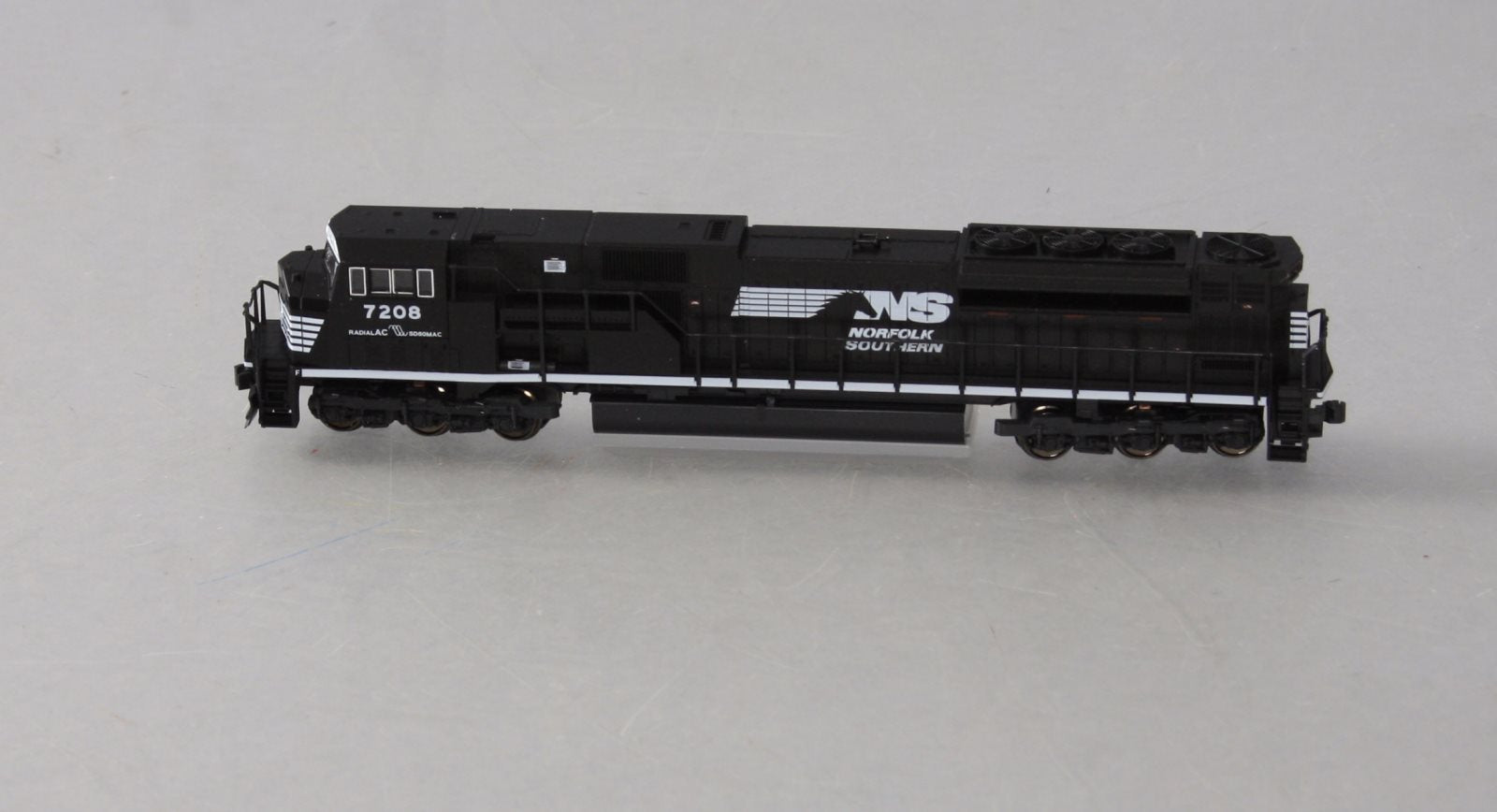 Kato 176-5513 N EMD SD80MAC NS'Horsehead' #7208
