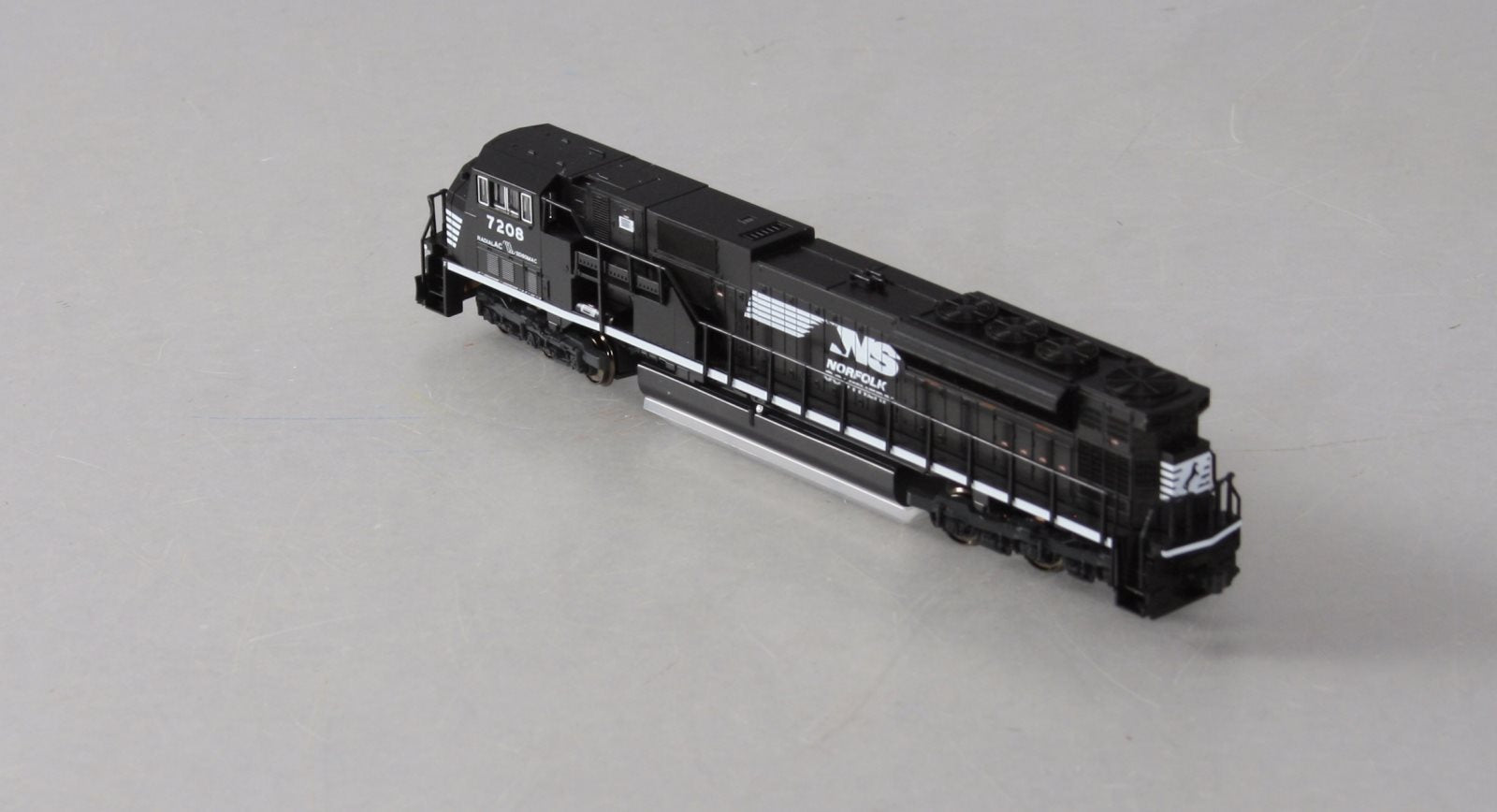 Kato 176-5513 N EMD SD80MAC NS'Horsehead' #7208