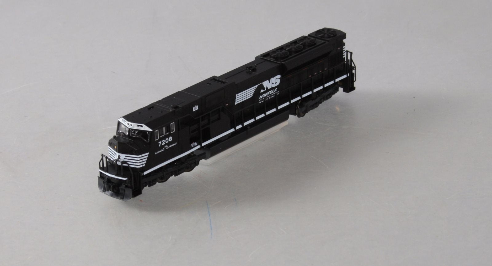 Kato 176-5513 N EMD SD80MAC NS'Horsehead' #7208
