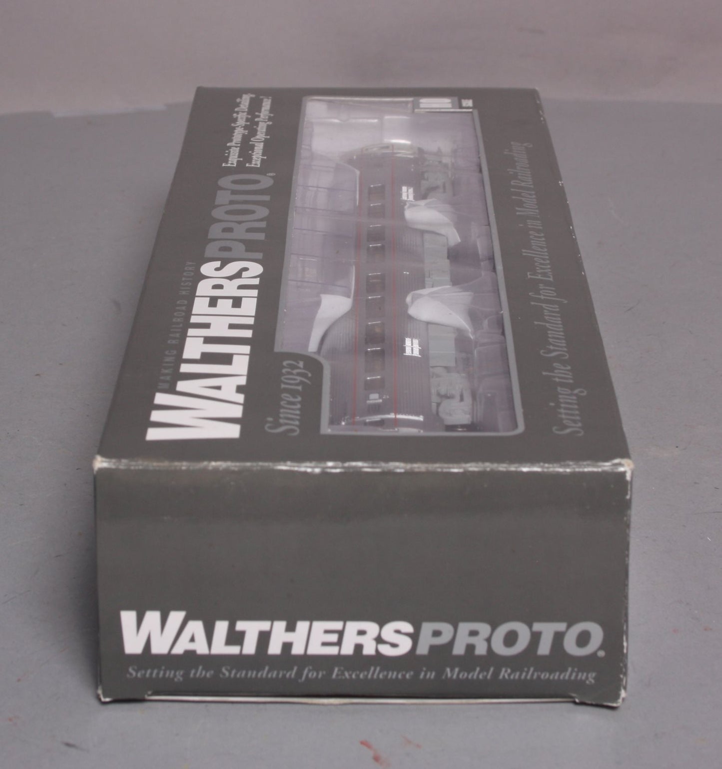 Walthers 920-14803 HO Pennsylvania Budd Metroliner Electric Multiple Unit w/ DCC