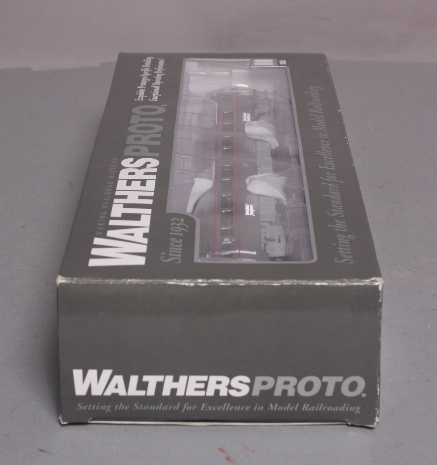 Walthers 920-14803 HO Pennsylvania Budd Metroliner Electric Multiple Unit w/ DCC