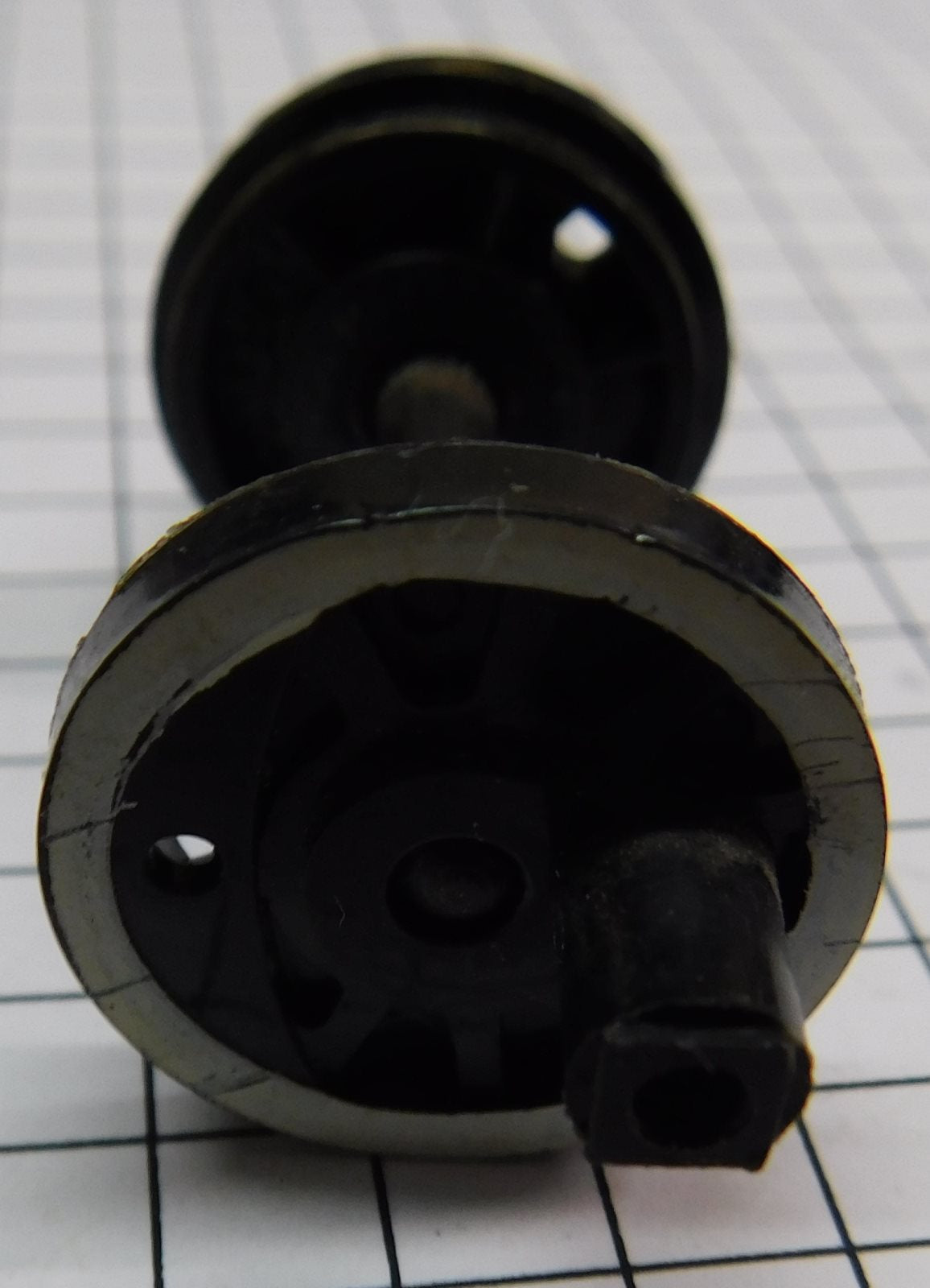 American Flyer PA15B033AS Flamgeless 2 Wheels & Axle Set