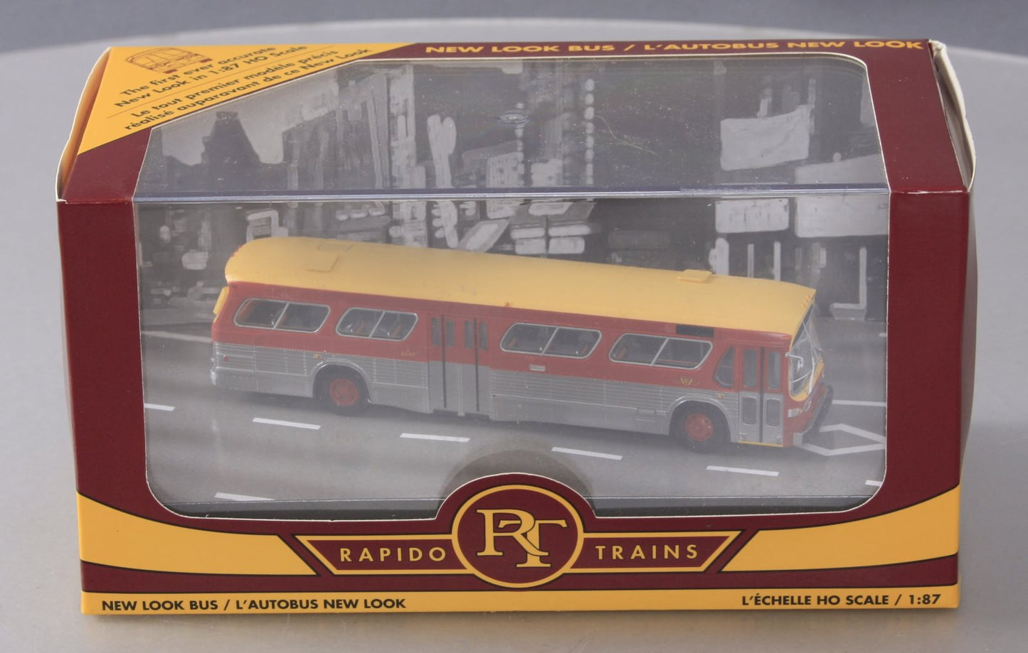 Rapido Trains 751003 Ho 1:87 Dlx Bus TTC 8049