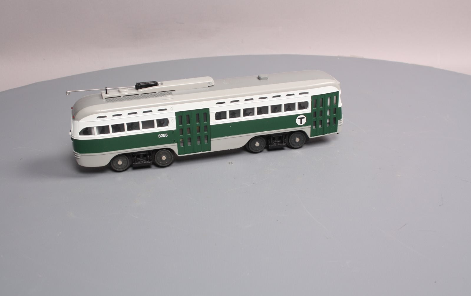 MTH 30-2593-1 O Gauge Boston PCC Electric Street Car with Proto-Sound 2.0
