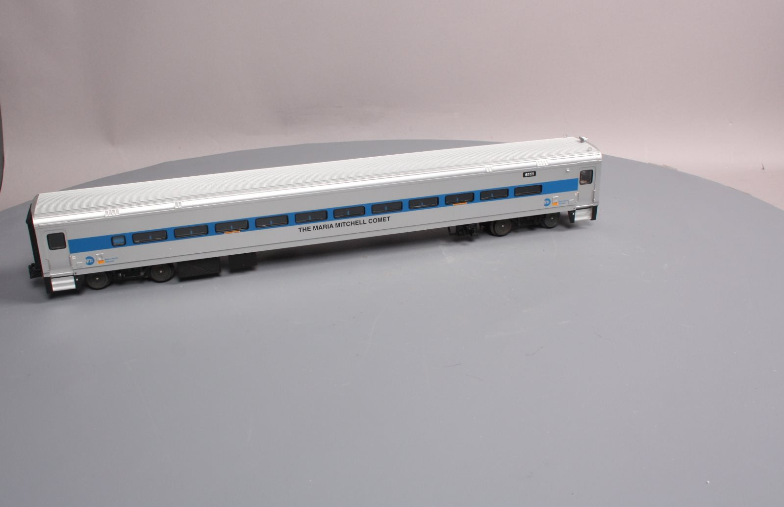 Atlas 62441 Metro North Comet II 6111 Coach (3 Rail) – Trainz