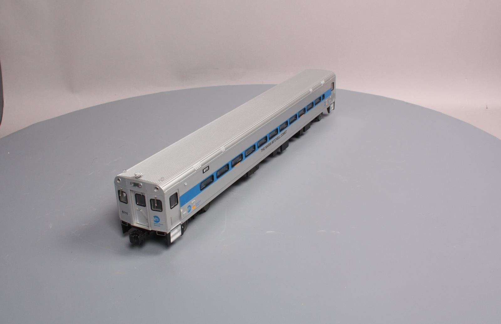 Atlas 62441 Metro North Comet II 6111 Coach (3 Rail) – Trainz