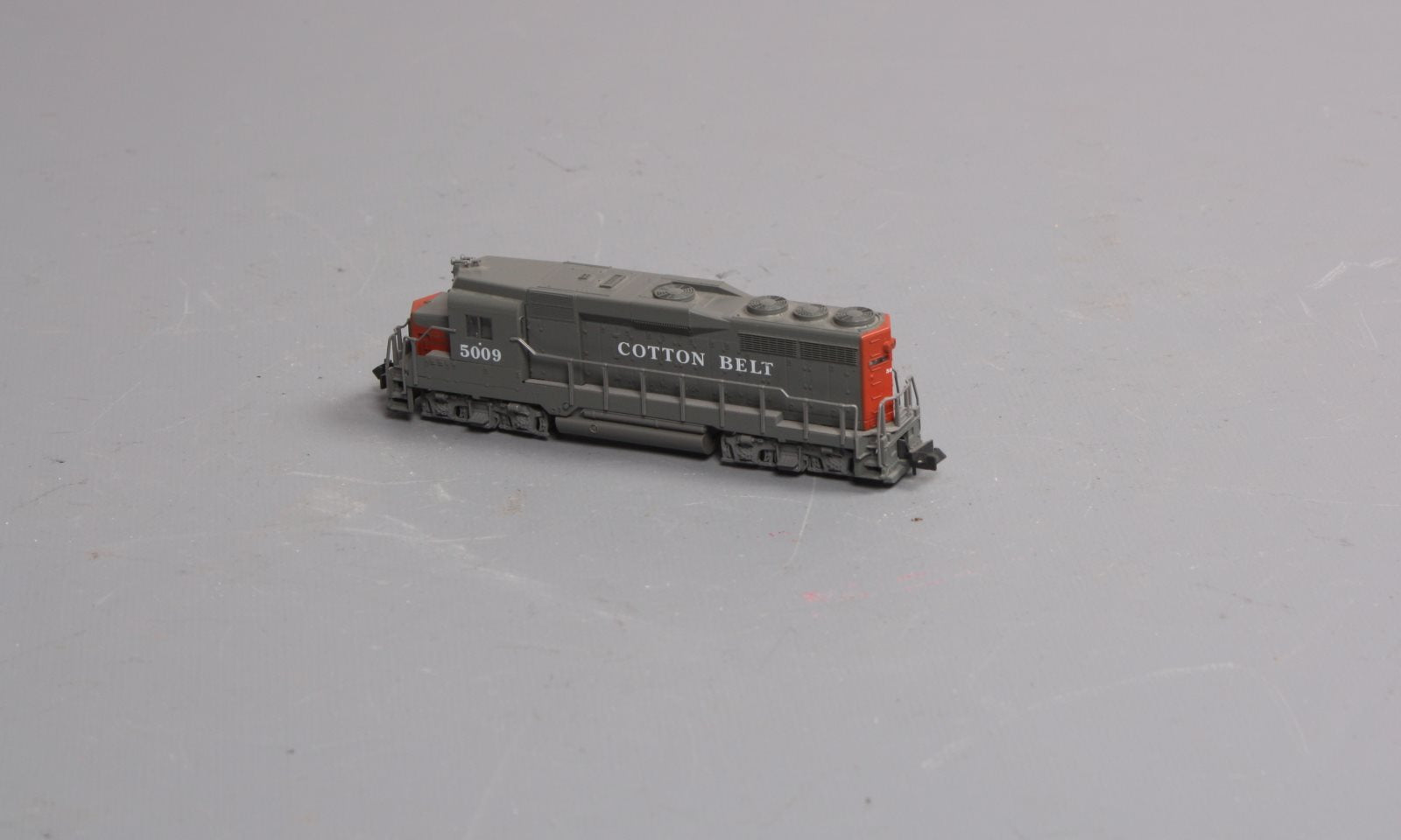 Atlas 4711 N Cotton Belt EMD GP30 Diesel Locomotive #5009