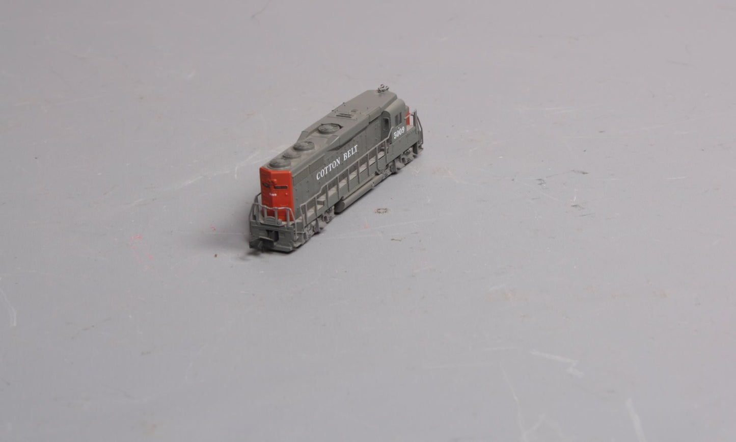 Atlas 4711 N Cotton Belt EMD GP30 Diesel Locomotive #5009