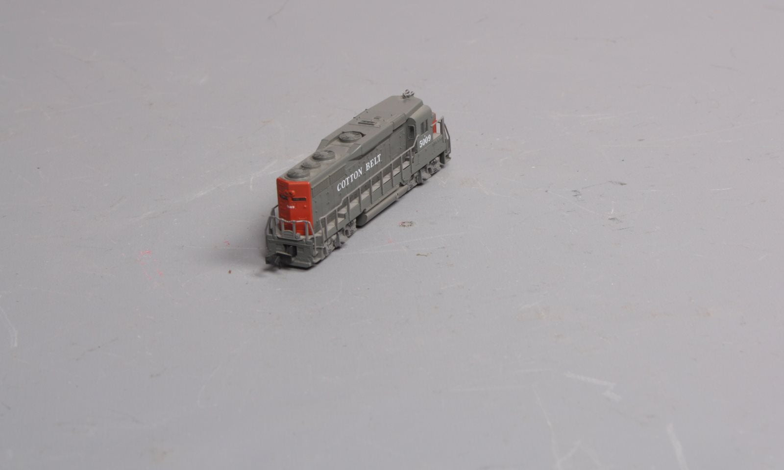 Atlas 4711 N Cotton Belt EMD GP30 Diesel Locomotive #5009