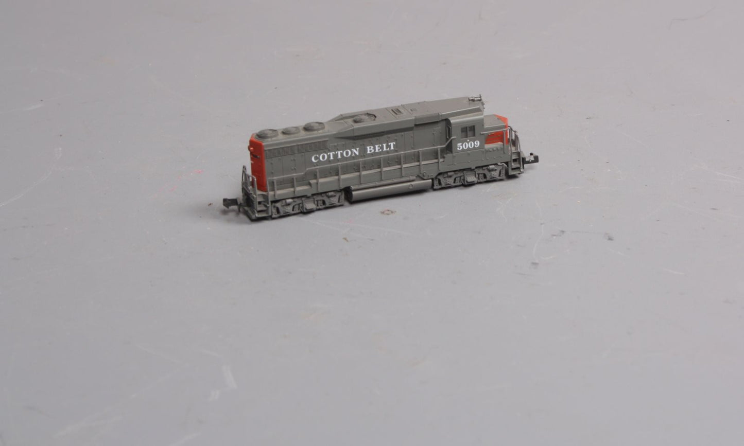 Atlas 4711 N Cotton Belt EMD GP30 Diesel Locomotive #5009