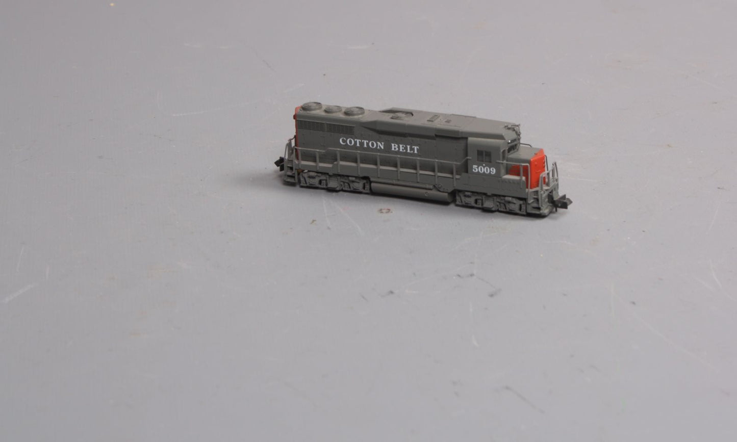 Atlas 4711 N Cotton Belt EMD GP30 Diesel Locomotive #5009