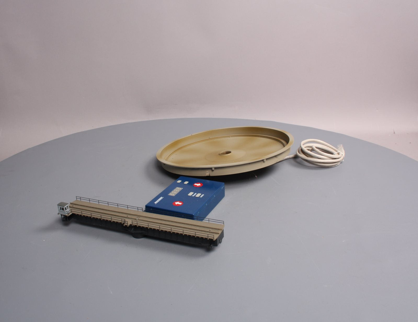Walthers 933-2616 N Scale 130' Motorized Turntable W/DCC