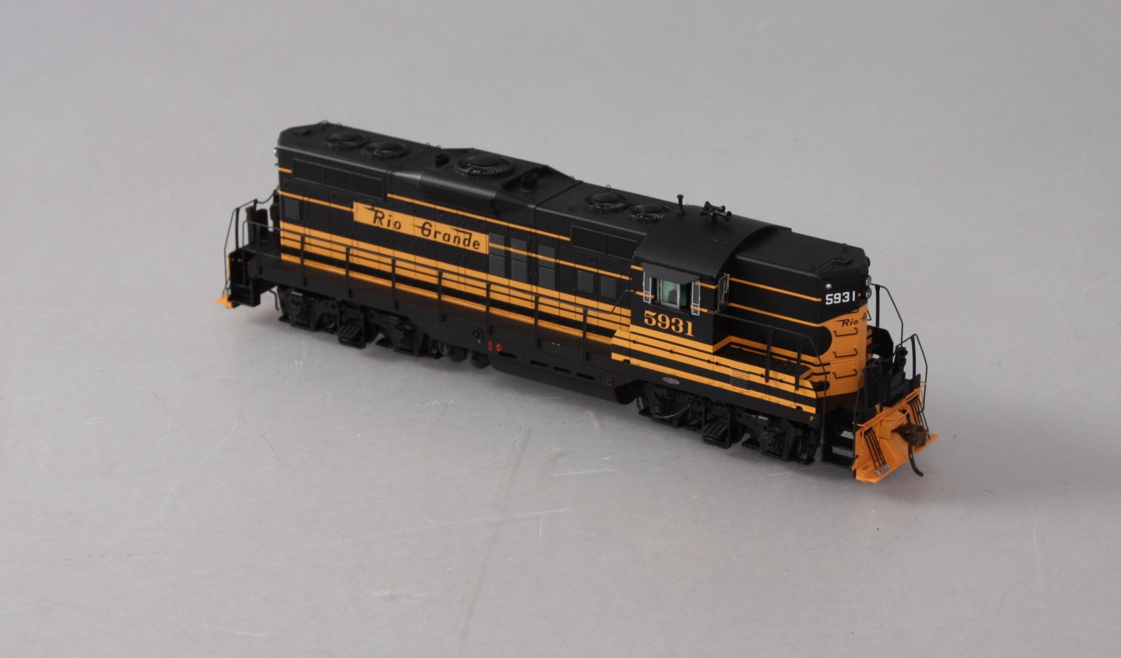 Athearn G64252 HO D&RGW GP9 Diesel Locomotive with DCC & Sound #5931