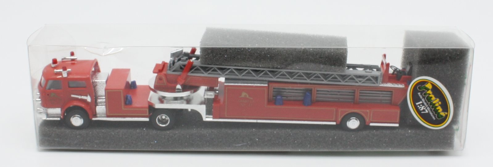 Busch 46004 American La France Ladder Co. Fire Truck No. 11 – Trainz