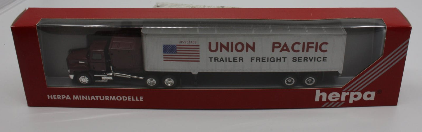 Herpa 6181 HO Union Pacific Mack 45' Tractor Trailer