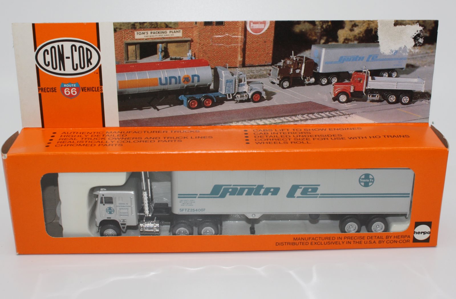 Con-Cor 0004-001001 HO Herpa Sante Fe Railroad Tractor and Trailer