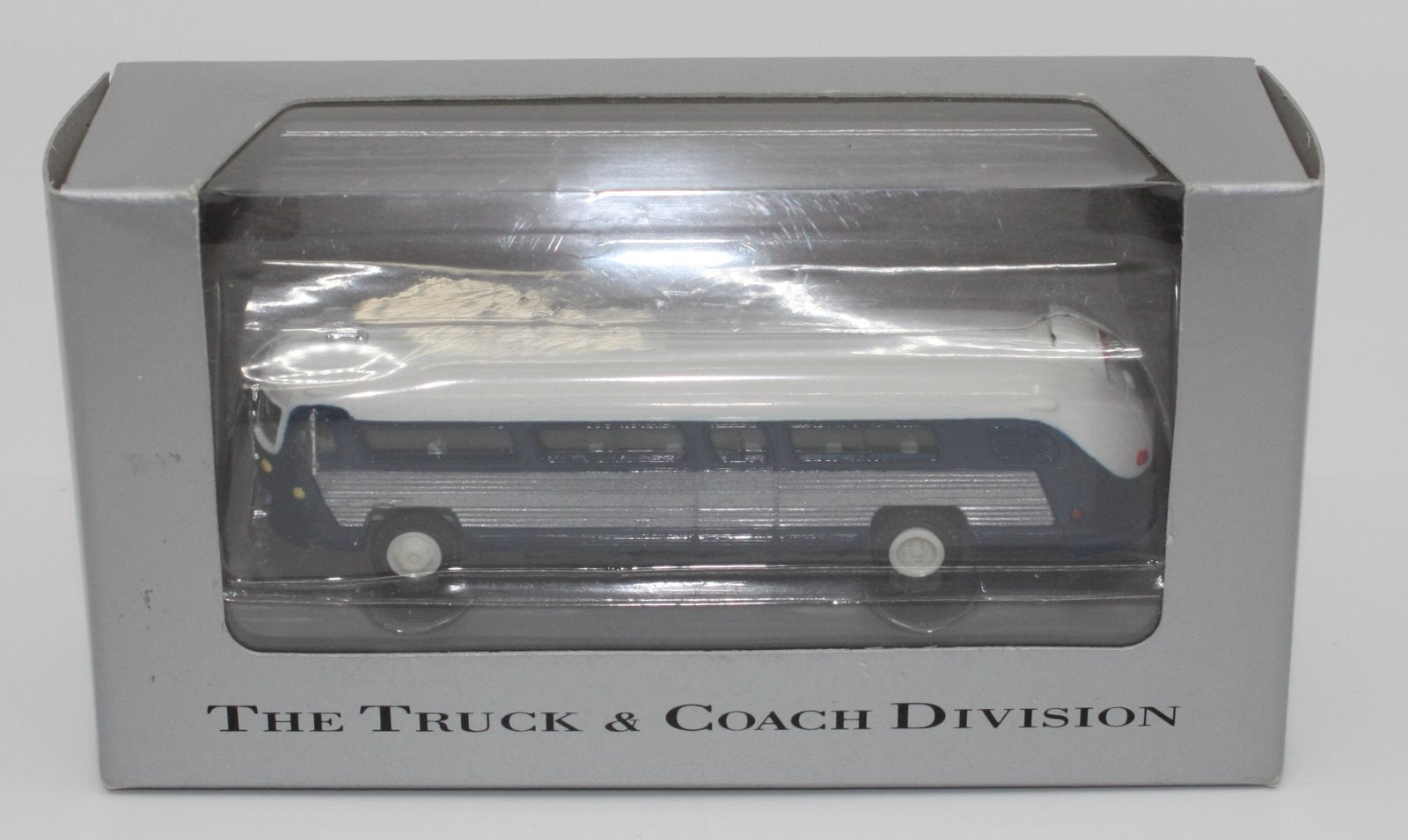 American Precision Models 39013 HO Scale Blue & White Passenger Bus