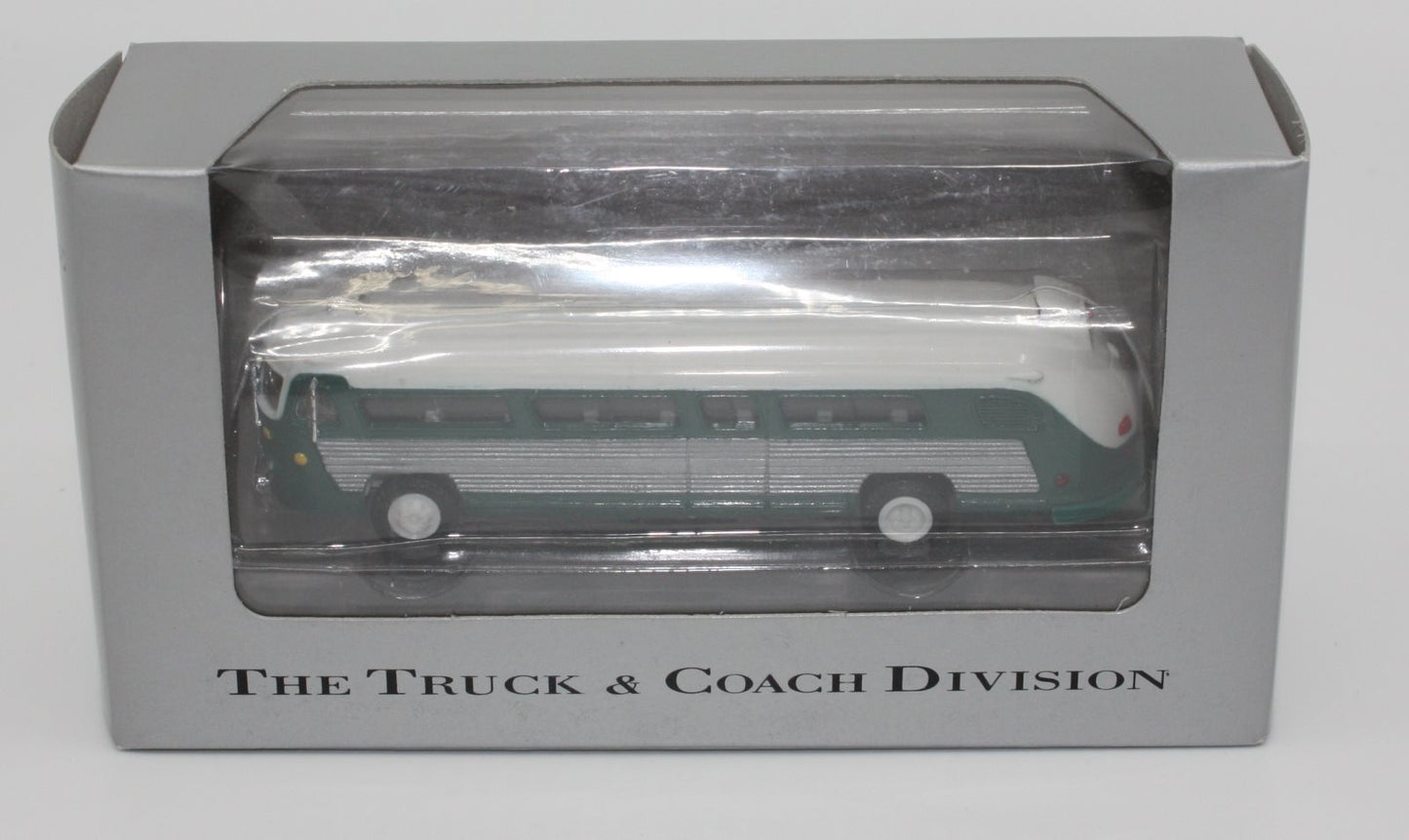 American Precision Models 39013 HO Scale Green & White Passenger Bus