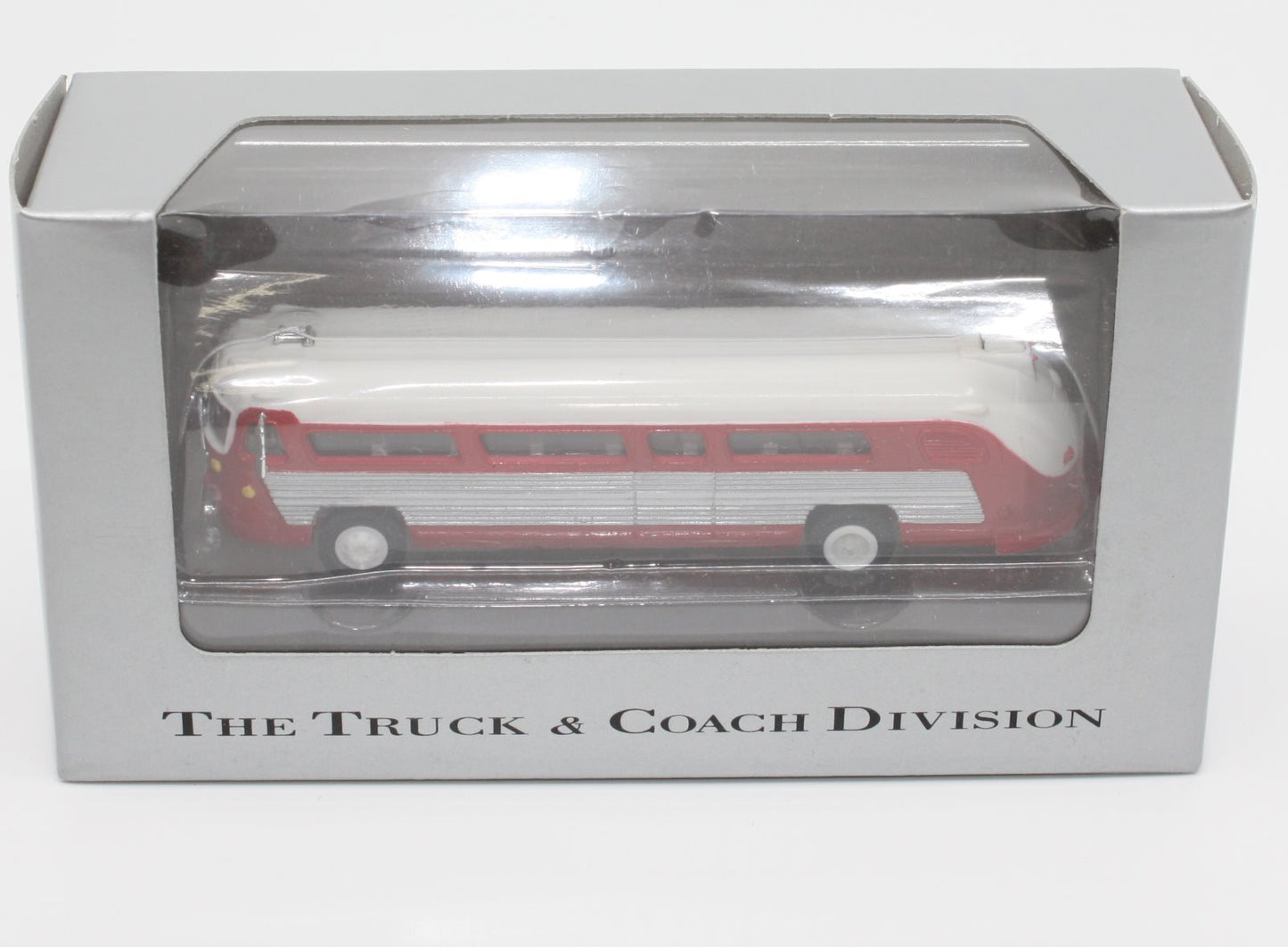 American Precision Models 39013 HO Scale Red & White Passenger Bus