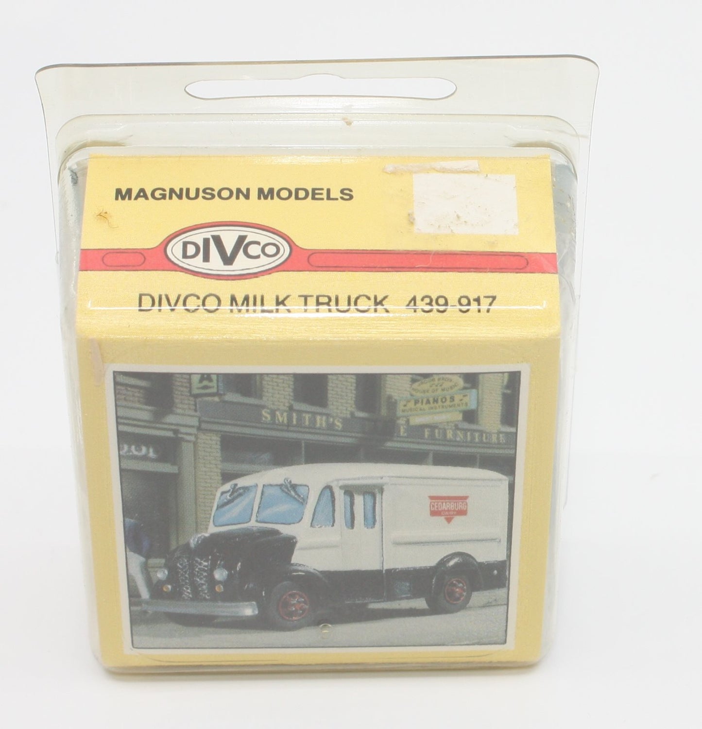 Magnuson Models 439-917 HO Divco Milk Truck Kit