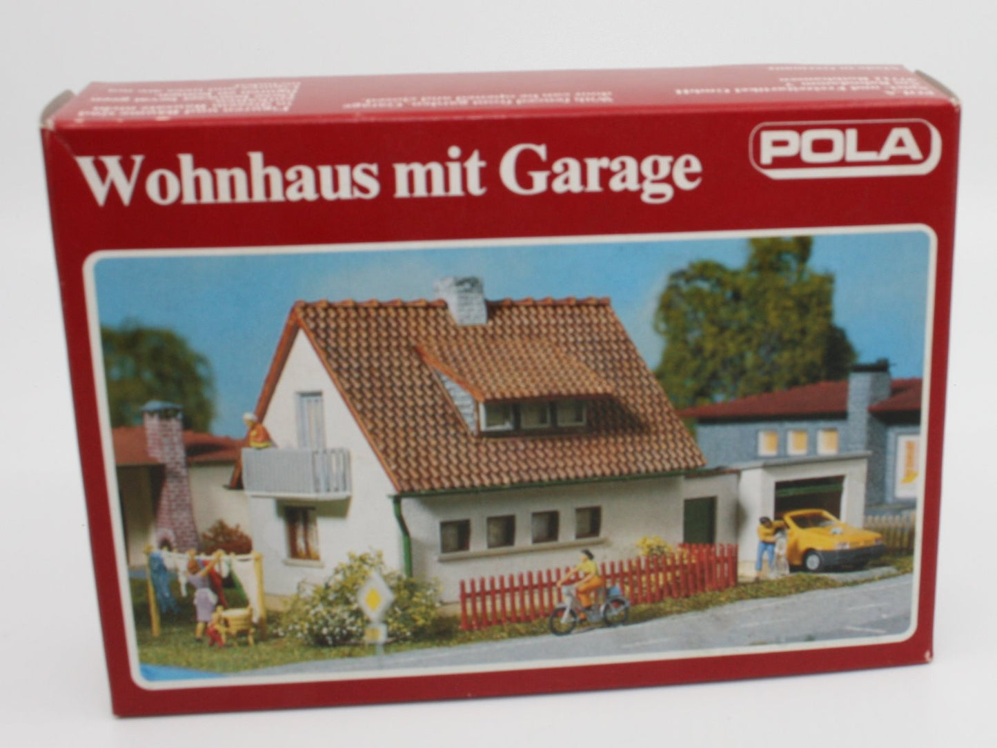 Pola 527 HO House with Garage and Garden Building Kit