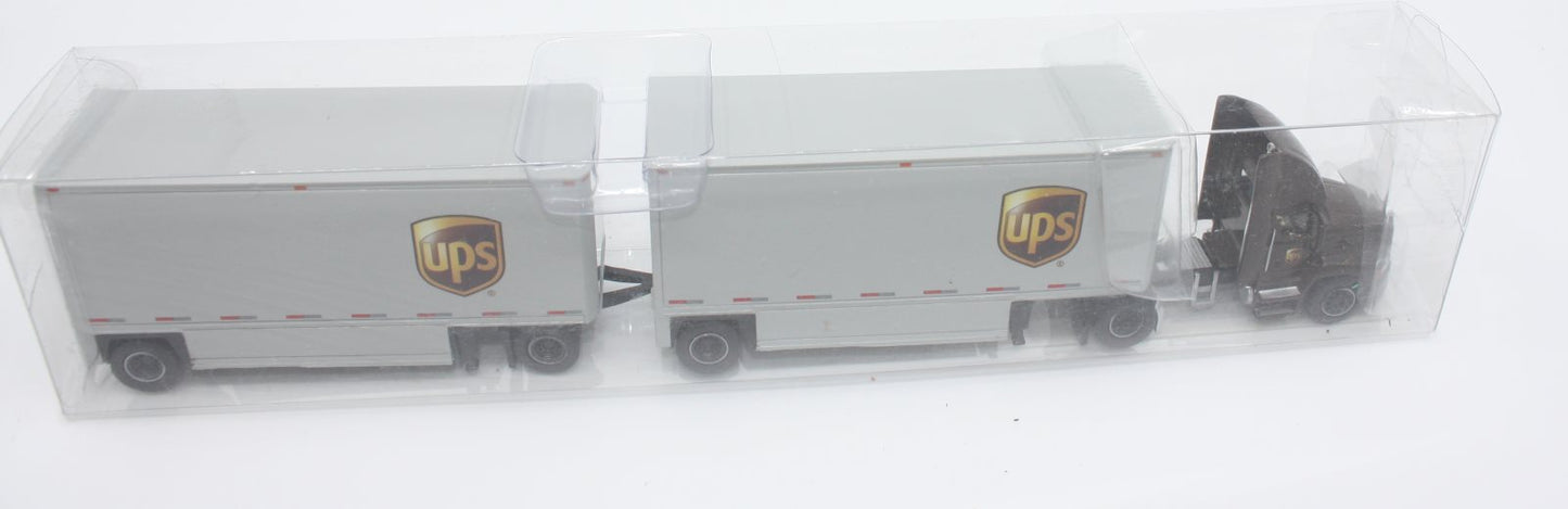 Trucks N' Stuff SPT3138 HO Mack Pinnacle Day Cab with 28' DD Double Trailers UPS