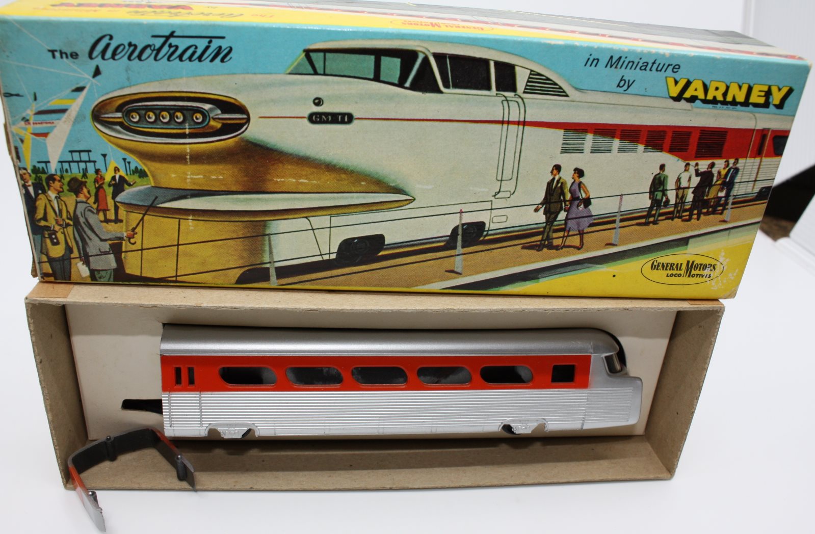 Varney 2588 HO Aerotrain Observation Car