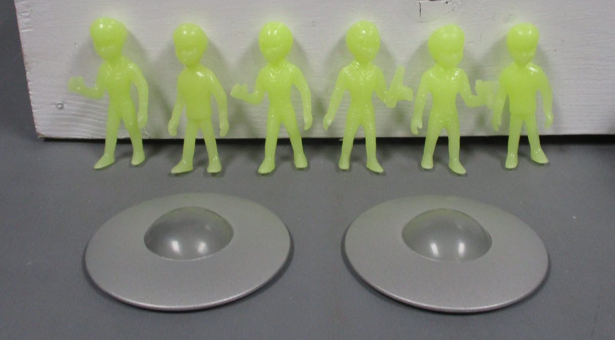 Lionel 6-30087 O Gauge Area 51 Alien Spaceship Recovery Steam Train Set