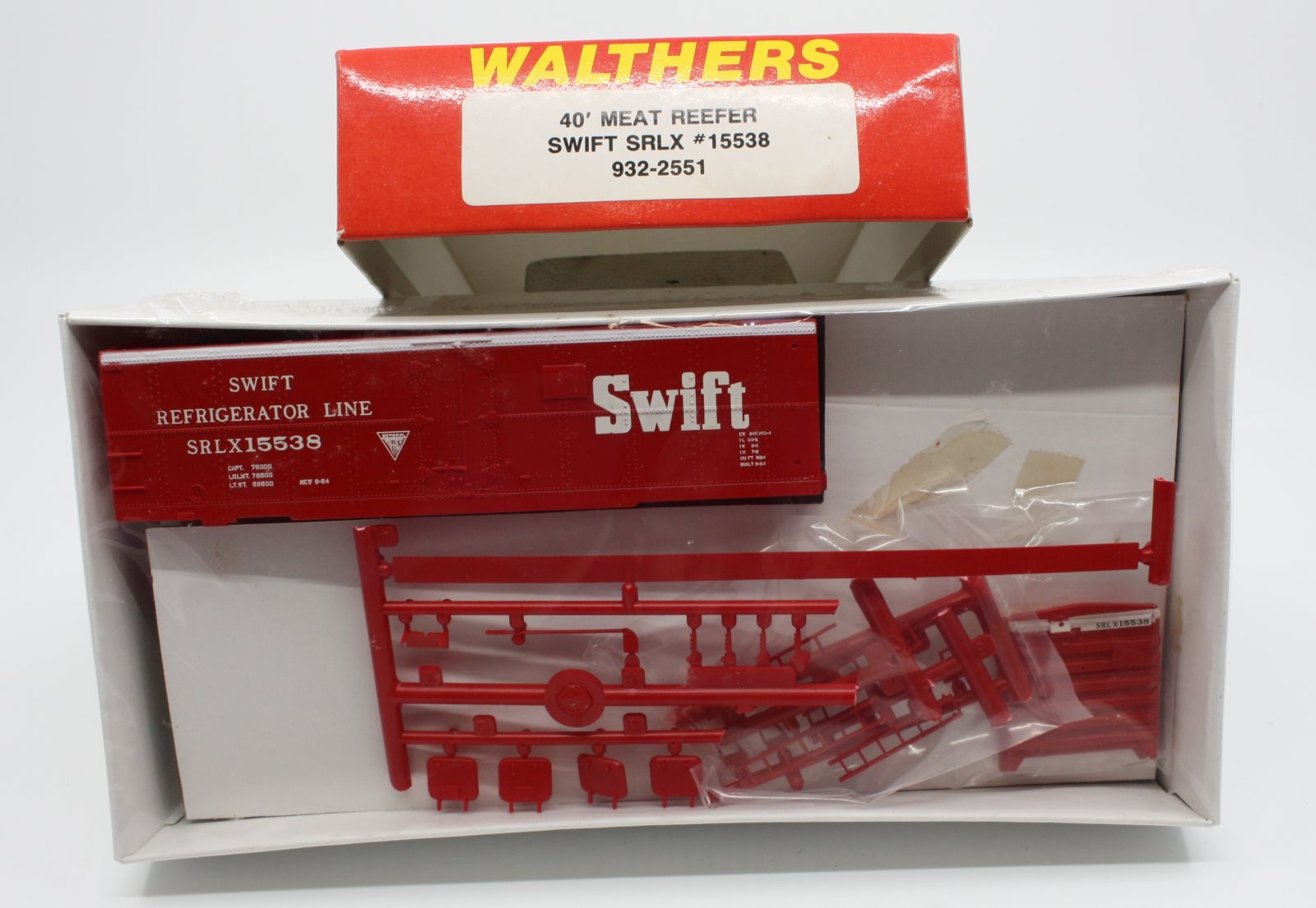 Walthers 932-2551 HO Scale Swift SRLX 40' Meat Reefer Kit #15538