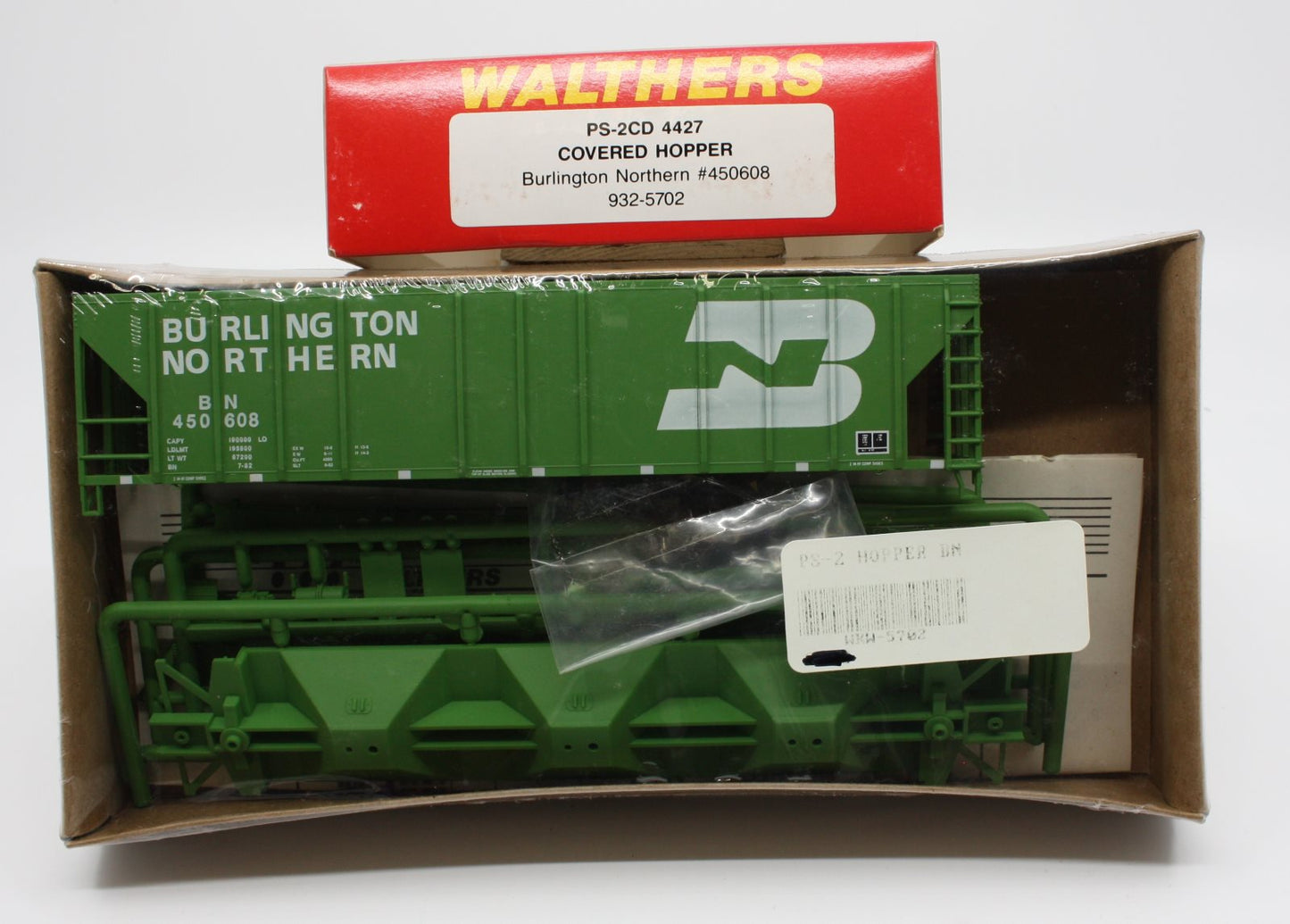 Walthers 932-5702 HO Burlington Northern PS-2CD 4427 Covered Hopper #450608 Kit