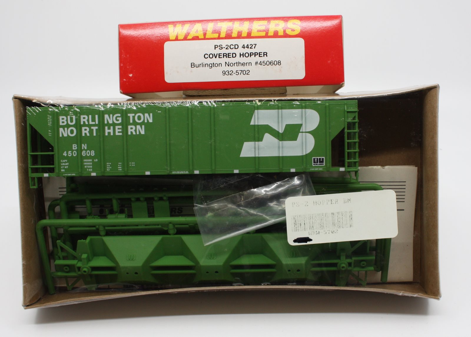 Walthers 932-5702 HO Burlington Northern PS-2CD 4427 Covered Hopper #450608 Kit