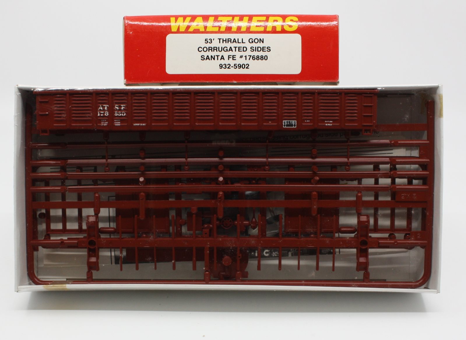 Walthers 932-5902 HO 53' Thrall Gon Corrugated Sides Santa Fe