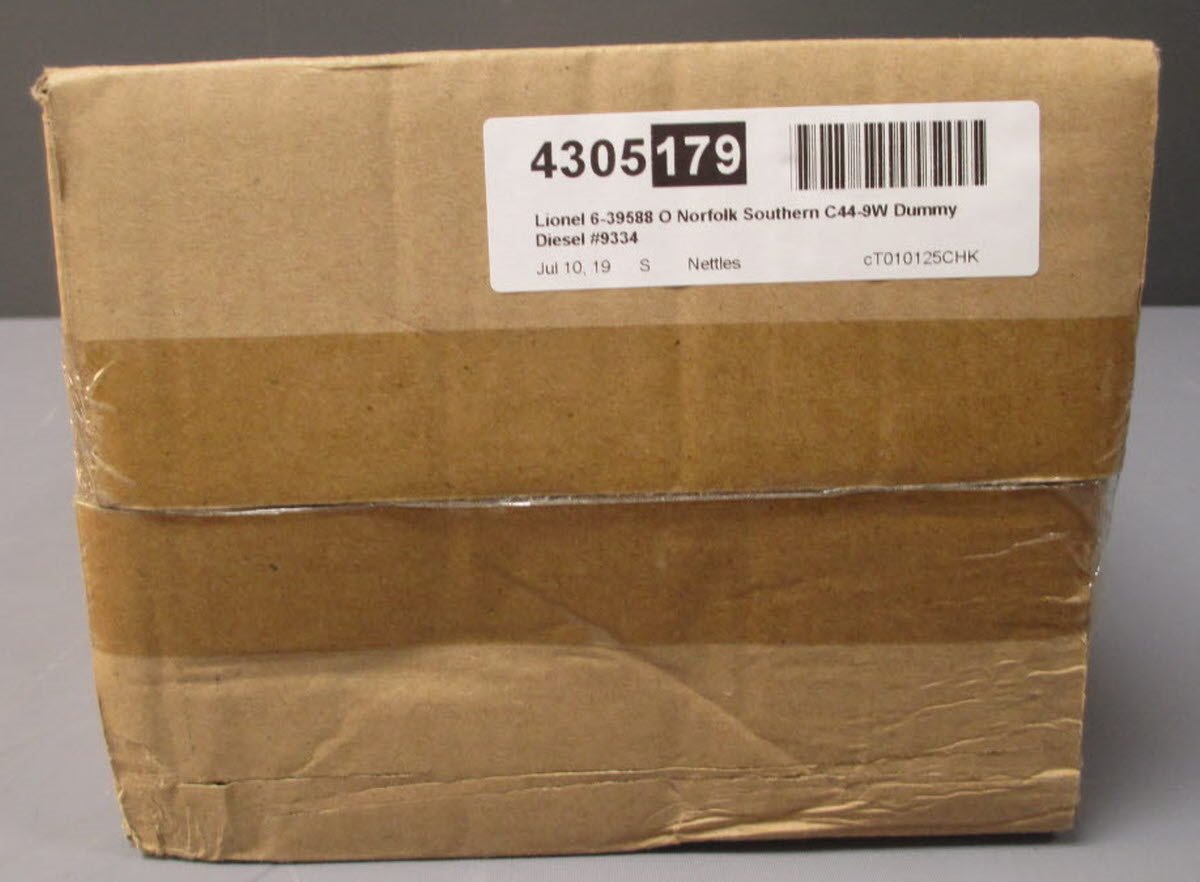Lionel 6-39588 Norfolk Southern Non-Powered Dash 9-44CW Diesel Locomotive #9334