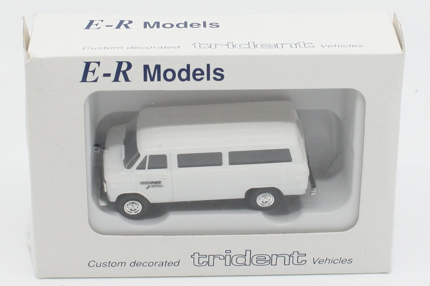 E-R Models 040-90404 HO Norfolk Southern Crew Cheverlote White Van